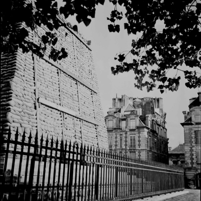Paris transformé en bunker par crainte des bombardements, 1940