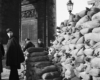 Quand la défense passive veille sur le soldat inconnu, Arc de Triomphe, 1940